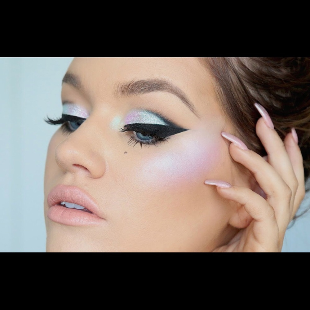 Naked Cosmetics Holographic Highlighter Palette - Picture 3 of 8
